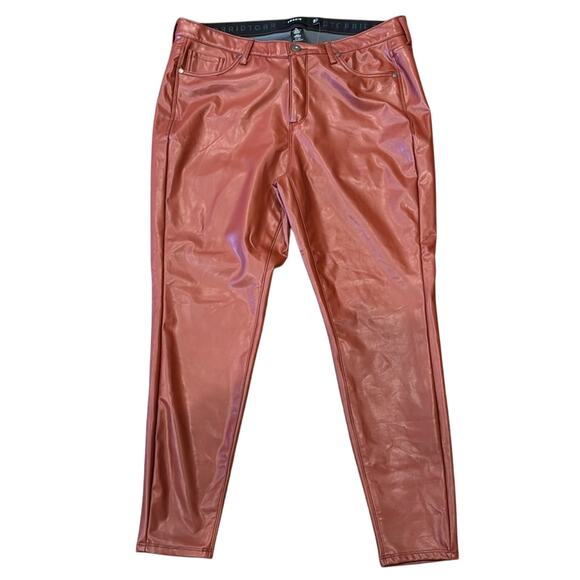 NWT Torrid Women's Sky High Skinny Faux Leather High Rise Pant Size 16 - Picture 3 of 9